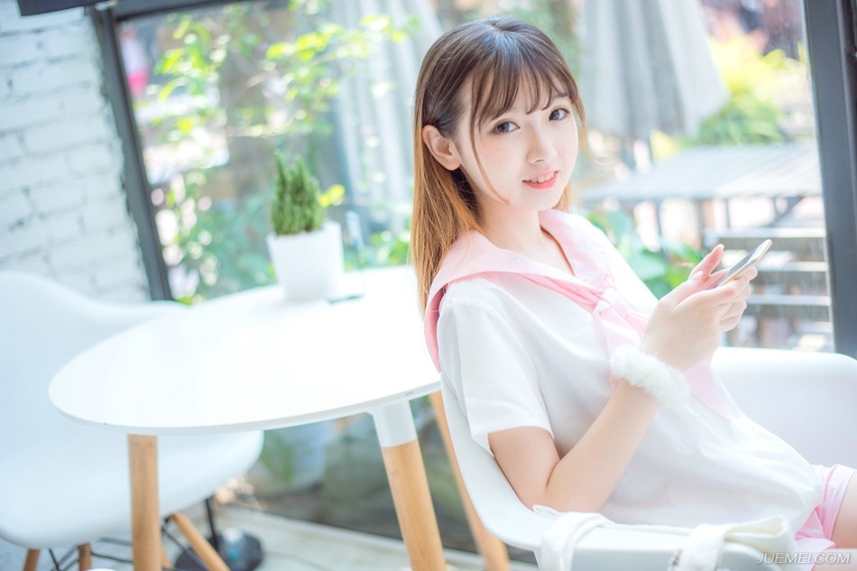 “呃~”